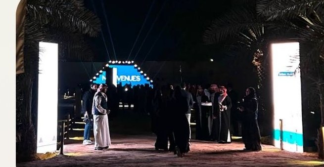 البوابات الترحيبية والشاشات التفاعلية